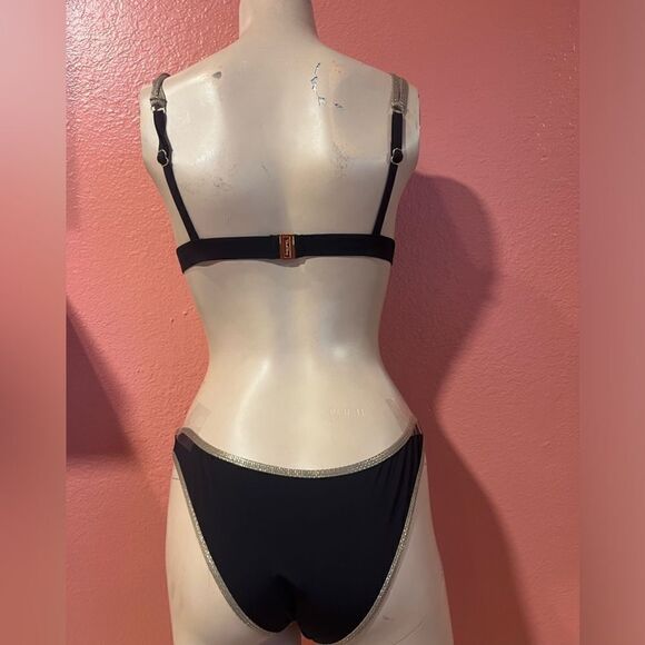 BEACH BUNNY BIKINI SET .. - Picture 2 of 11